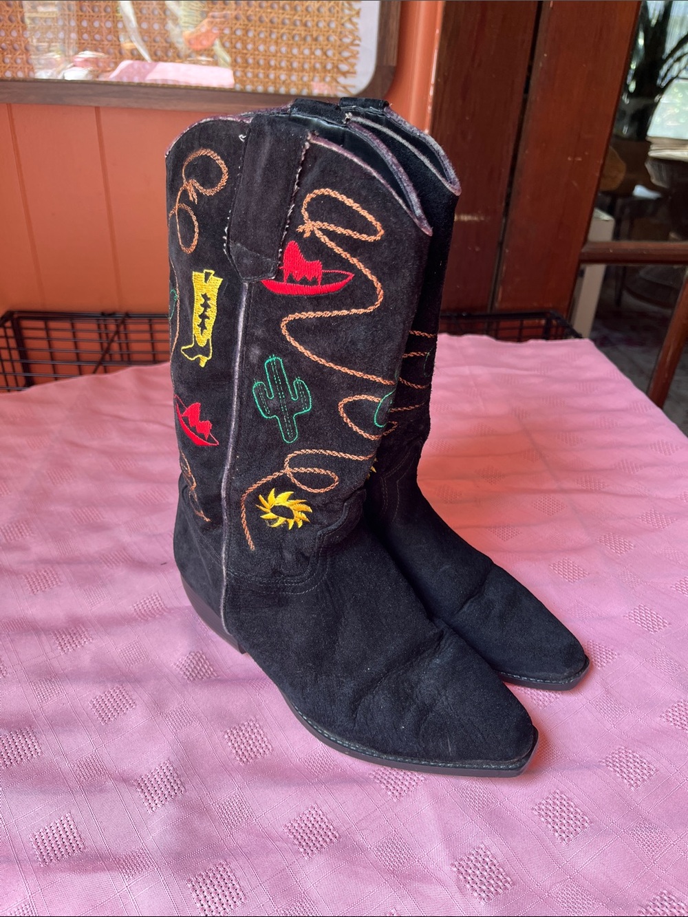 Black Vintage Embroidered Western Cowboy Boots